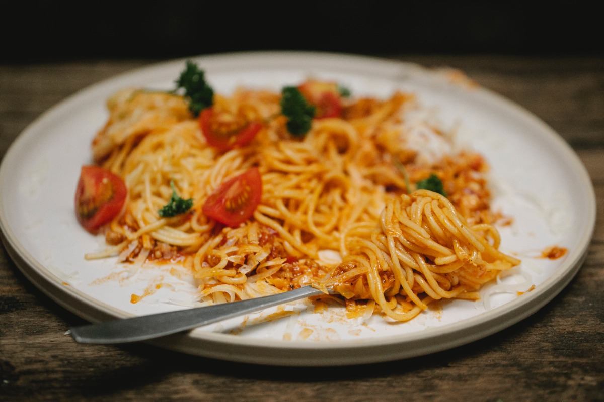 An article-style graphic discussing the psychological aspects of lost appetite, explaining why hunger might sometimes vanish as a stress response.